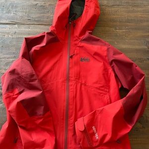 Women’s Gore-Tex rain jacket